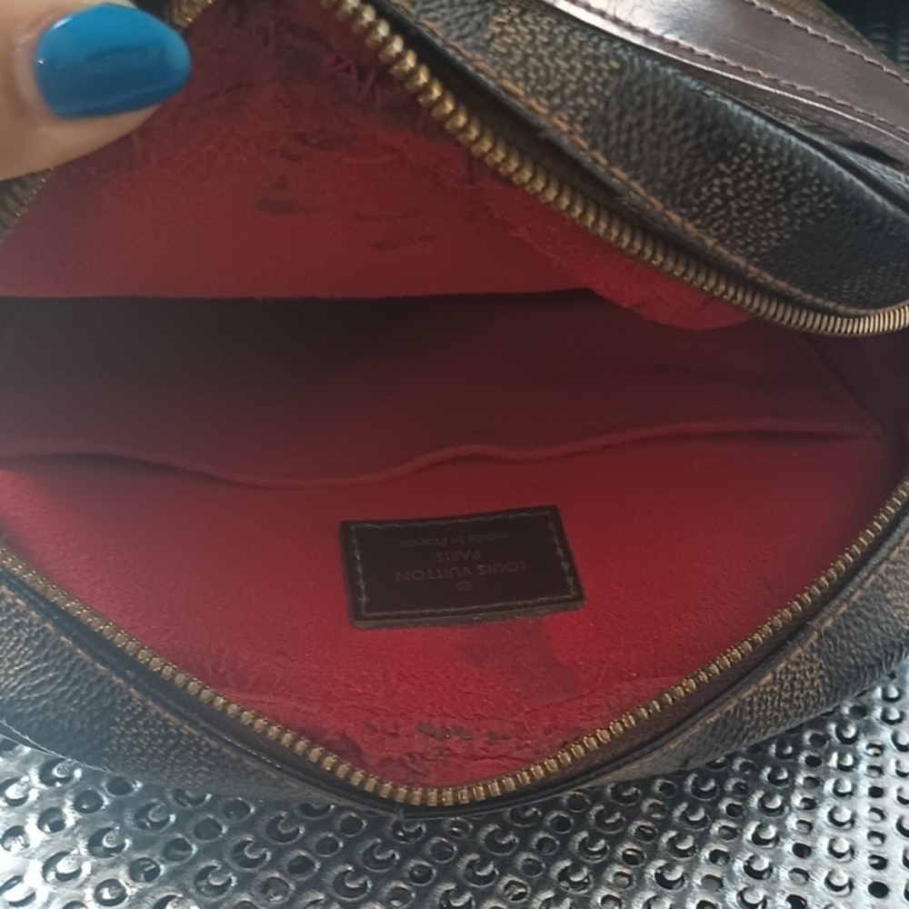 Louis Vuitton Damier Crossbody Bag - Picture 8 of 10